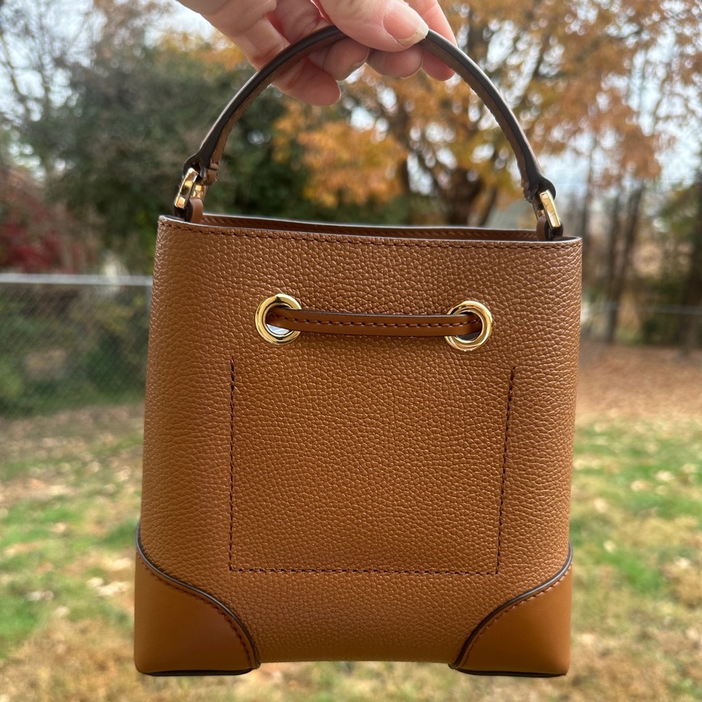 Michael Kors Mini Pebbled Tan Leather Drawstring Top handle Bucket Nag R$258 - Picture 3 of 11